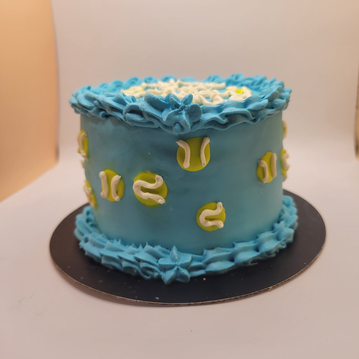4 Inch Single Layer Basic Design Cake (The Uno Cake)